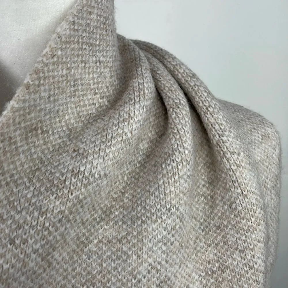 Scarf Rectangular Tight Knit with Embellishments detail OS - Picture 5 of 8